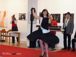 Fashion Show in der Contemplor Galerie Wien am 14. 03. 2024